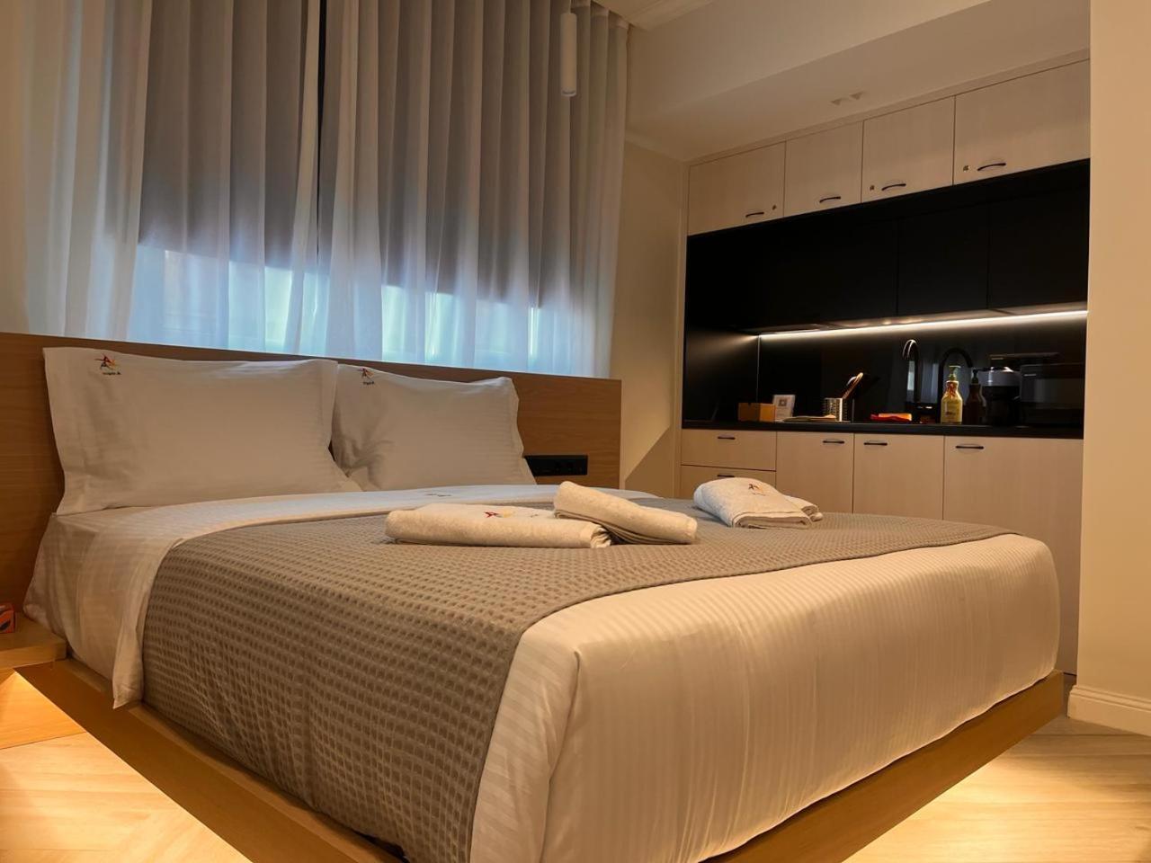 Aparthotel Triple A - Stylish Seven On The Pedestrian - Free Parking! Athen Exterior foto