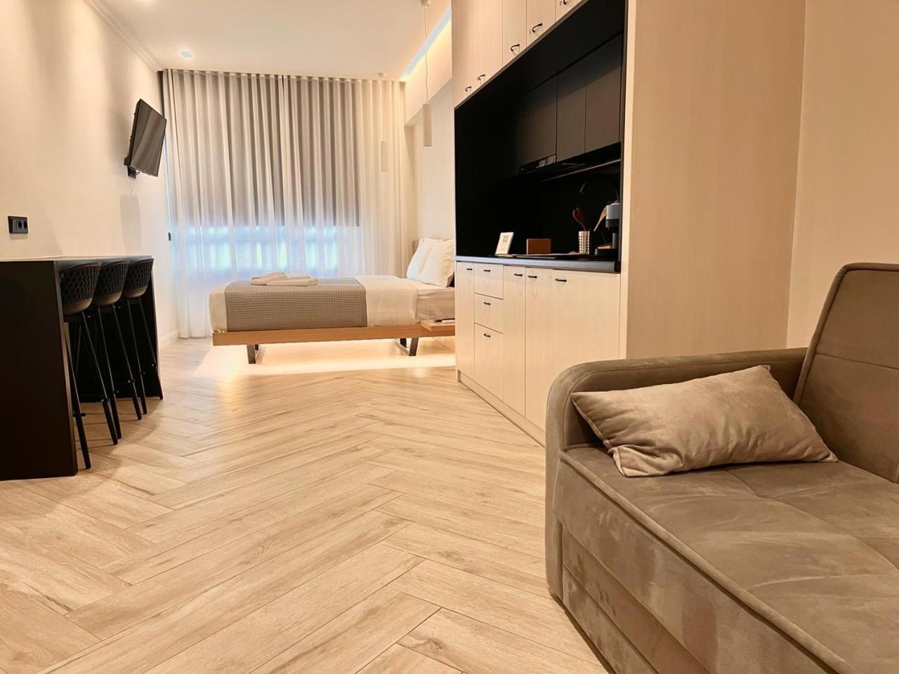 Aparthotel Triple A - Stylish Seven On The Pedestrian - Free Parking! Athen Exterior foto