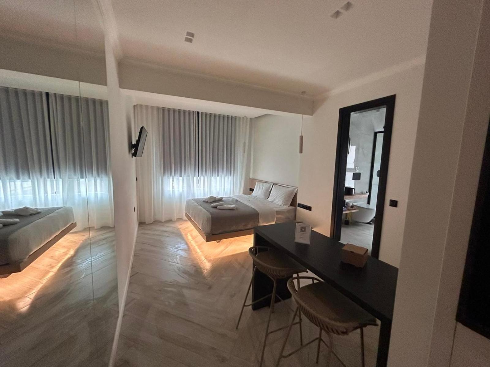 Aparthotel Triple A - Stylish Seven On The Pedestrian - Free Parking! Athen Exterior foto