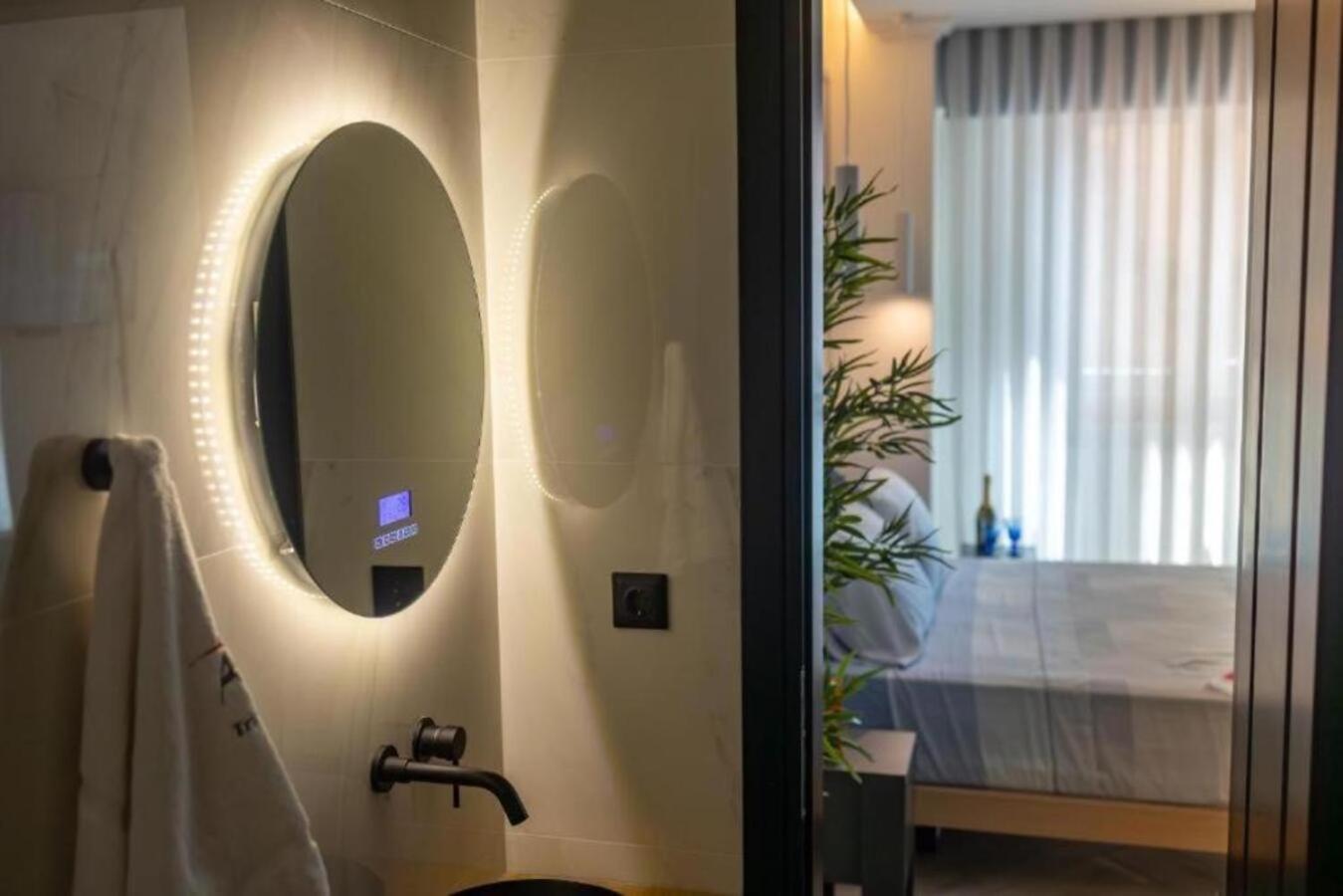 Aparthotel Triple A - Stylish Seven On The Pedestrian - Free Parking! Athen Exterior foto